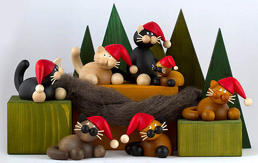 Handcrafted Christmas Cats (Weihnachtskatzen) from Drechslerei Martin